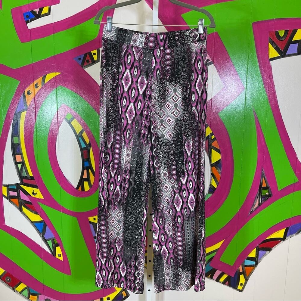 Southern Lady, Wide Leg Pretty Pink/Black Print Pants. Size Small